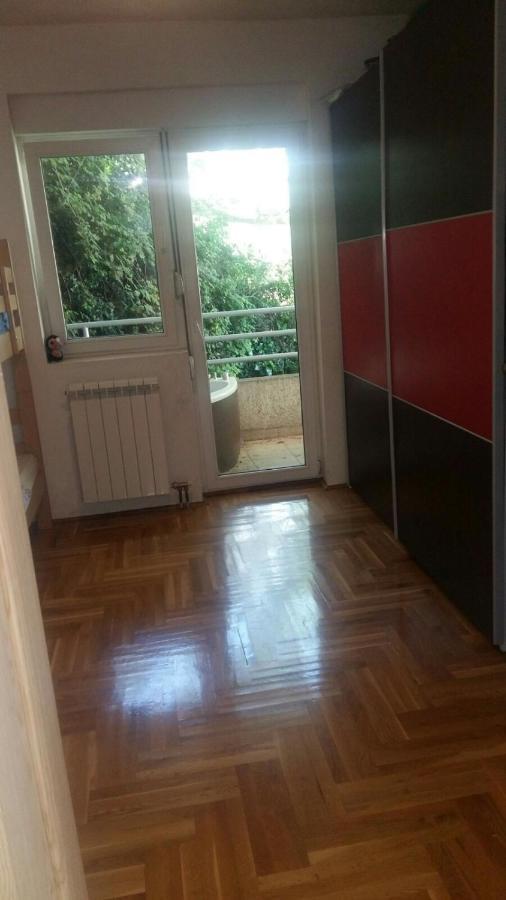 Zgrada Zvicer Seoce * Budva